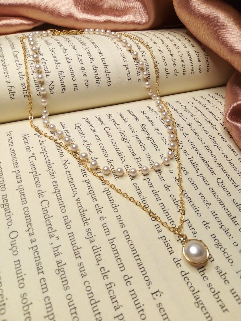 Layered Faux Pearl and Gold Chain Necklace - Image 2