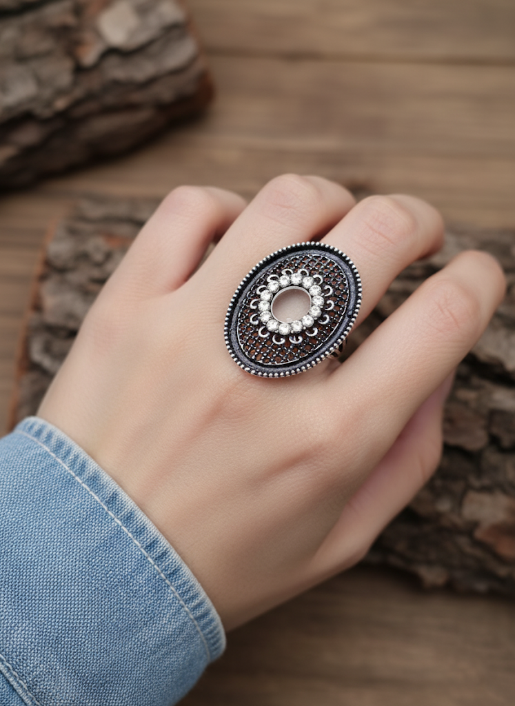 Oxidised oval-shaped Vintage Ring - Image 3